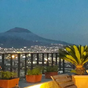 a-wonderful-penthouse-in-naples-by-claudia.hotels-amalfi.com/
